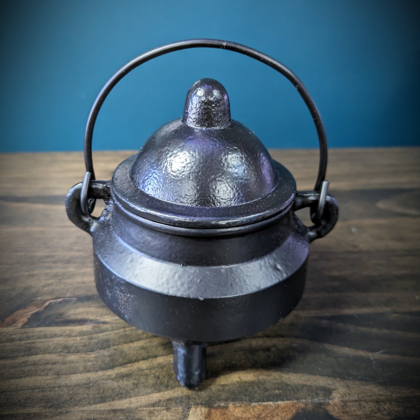 Cast Iron Cauldron with lid image 0