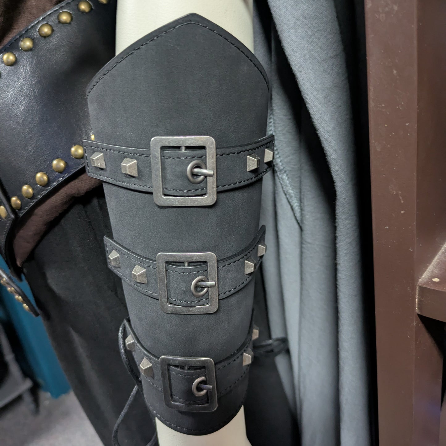 Medieval Bracers with Buckle - black
