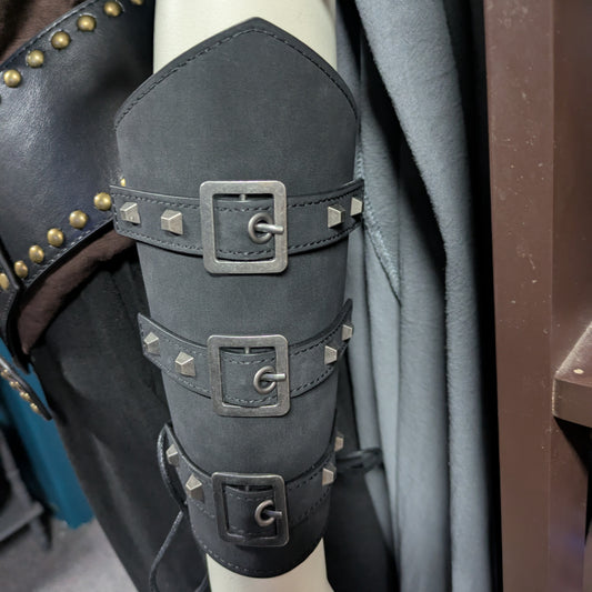 Medieval Bracers with Buckle - black