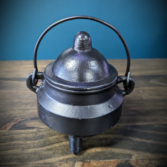 Cast Iron Cauldron with lid image 0